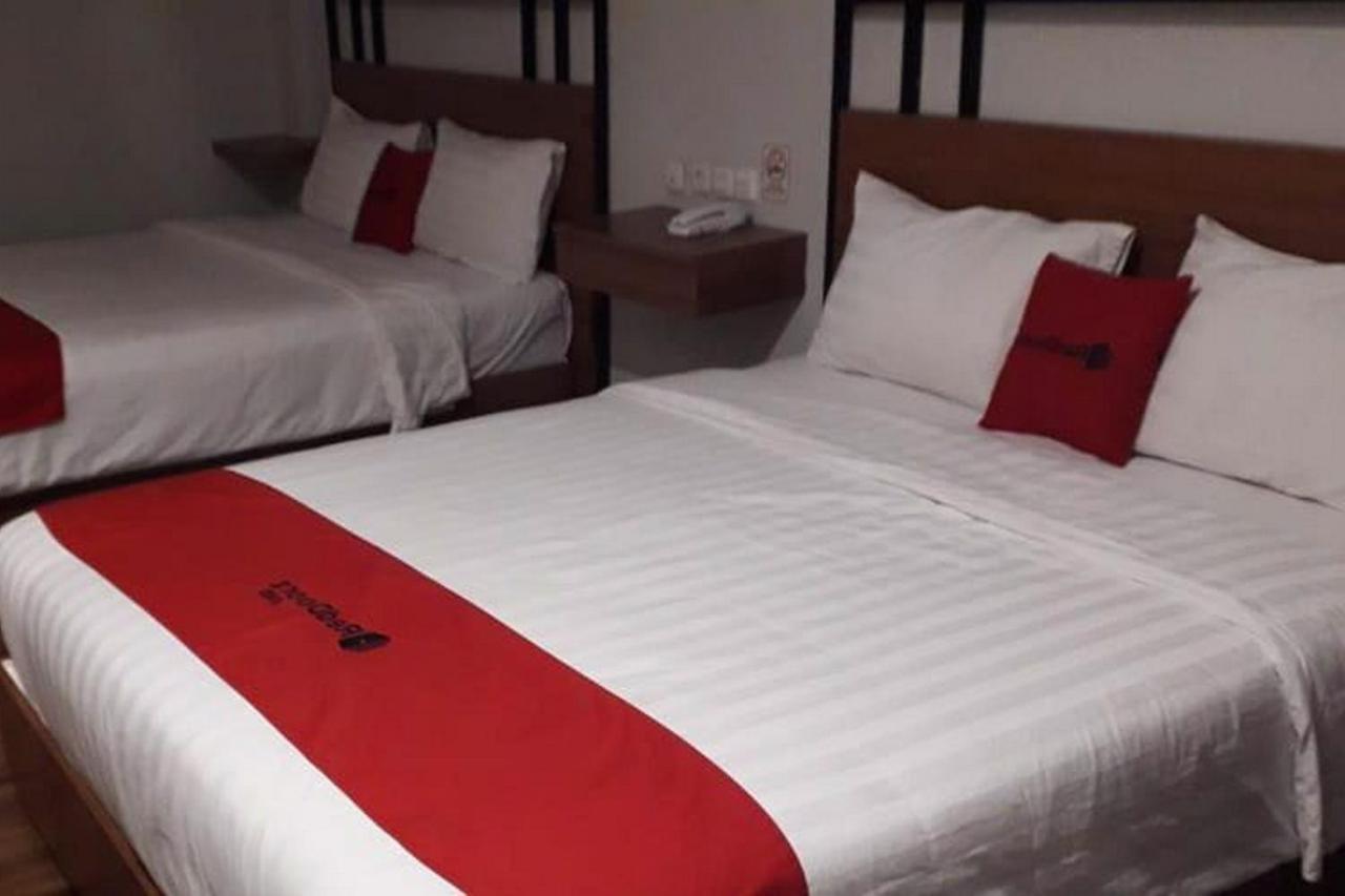 Reddoorz Plus @ Doorman Guest House 반둥 외부 사진