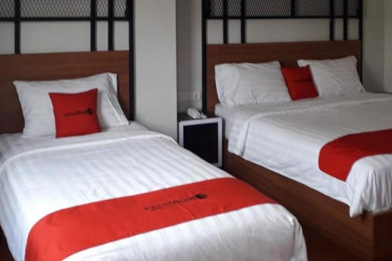 Reddoorz Plus @ Doorman Guest House 반둥 외부 사진